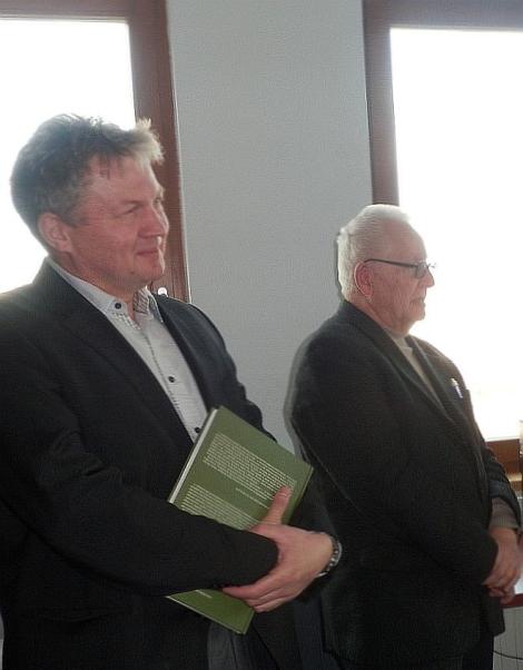 Photo no. 9 (27)
                                                         Spotkanie z autorami monografii Środowisko przyrodnicze Krakowa 2013
                            