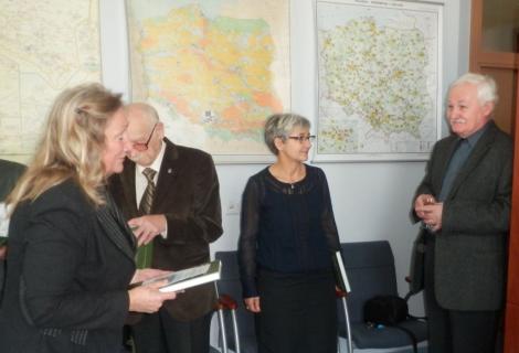 Zdjęcie nr 7 (27)
                                	                             Spotkanie z autorami monografii Środowisko przyrodnicze Krakowa 2013
                            