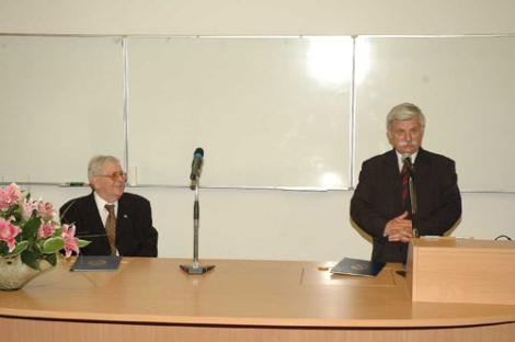 Photo no. 9 (38)
                                                         Uroczysta sesja z okazji jubileuszu Profesora Antoniego Jackowskiego
                            